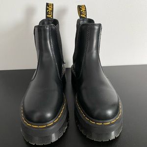 Dr Martens Chelsea boot platform